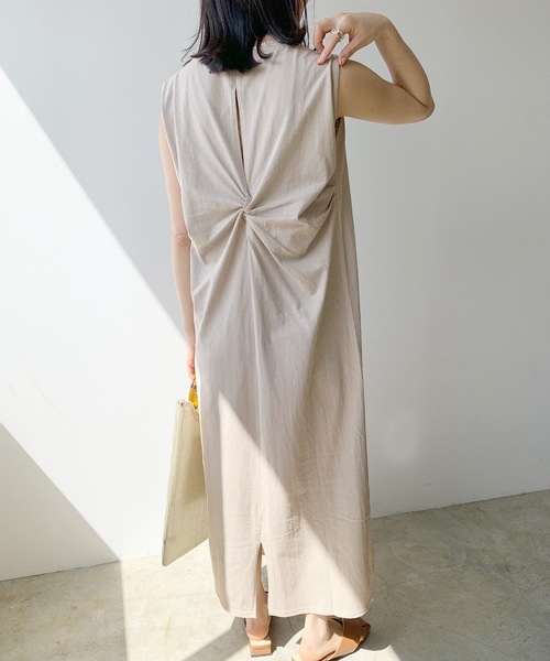 LIAN（リアン）の「バッククロスノースリーブワンピース（ワンピース・レディース・ライトベージュ/オフホワイト/ブラウン/ブラック・FREE）」の7枚目の写真