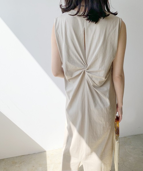 LIAN（リアン）の「バッククロスノースリーブワンピース（ワンピース・レディース・ライトベージュ/オフホワイト/ブラウン/ブラック・FREE）」の8枚目の写真