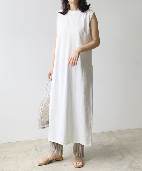 LIAN（リアン）の「バッククロスノースリーブワンピース（ワンピース・レディース・ライトベージュ/オフホワイト/ブラウン/ブラック・FREE）」の15枚目の写真