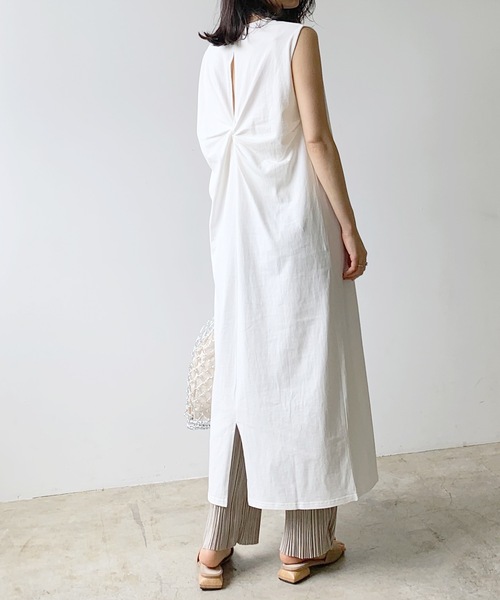 LIAN（リアン）の「バッククロスノースリーブワンピース（ワンピース・レディース・ライトベージュ/オフホワイト/ブラウン/ブラック・FREE）」の16枚目の写真