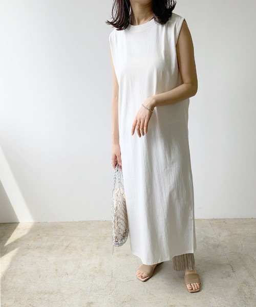 LIAN（リアン）の「バッククロスノースリーブワンピース（ワンピース・レディース・ライトベージュ/オフホワイト/ブラウン/ブラック・FREE）」の17枚目の写真