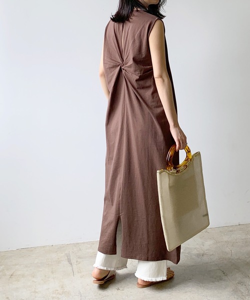 LIAN（リアン）の「バッククロスノースリーブワンピース（ワンピース・レディース・ライトベージュ/オフホワイト/ブラウン/ブラック・FREE）」の20枚目の写真