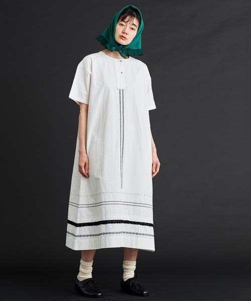 Malle（マル）の「malle コットン/リネン　刺繍スモックドレス（ワンピース・レディース・ホワイト/ホワイト×ブラック・FREE）」の2枚目の写真