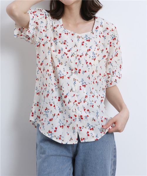 MAISON DE THERESE(メゾン ド テレーズ)の「花柄パフスリーブシャツ(シャツ/ブラウス・レディース・ホワイト/ブルー・M/L/S)」の5枚目の写真