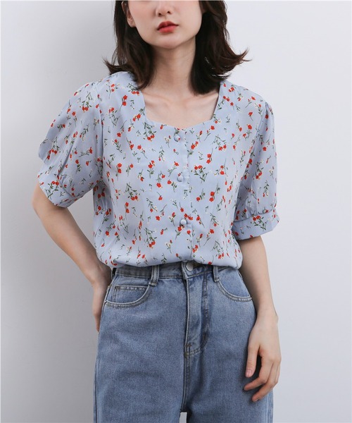 MAISON DE THERESE(メゾン ド テレーズ)の「花柄パフスリーブシャツ(シャツ/ブラウス・レディース・ホワイト/ブルー・M/L/S)」の4枚目の写真