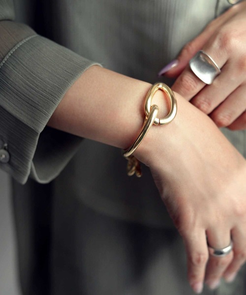 antiqua（アンティカ）の「洗練された大人のブレスレット（ブレスレット・レディース・ゴールド/シルバー・FREE）」の2枚目の写真