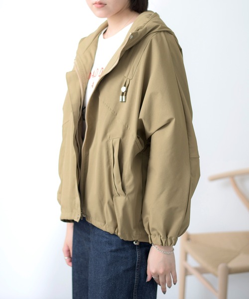 MAISON BREEZE（メゾンブリーズ）の「【MAISON BREEZE】ドローストリングデザイニングジップアップマウンテンパーカー KNF（マウンテンパーカー・レディース・ブラック/グレー/カーキ・FREE）」の14枚目の写真