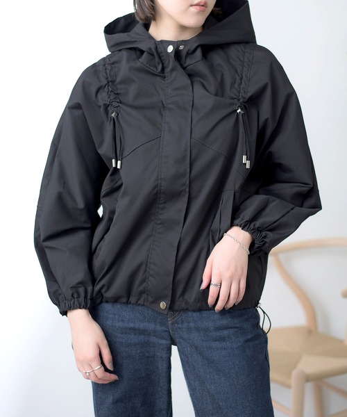 MAISON BREEZE（メゾンブリーズ）の「【MAISON BREEZE】ドローストリングデザイニングジップアップマウンテンパーカー KNF（マウンテンパーカー・レディース・ブラック/グレー/カーキ・FREE）」の11枚目の写真