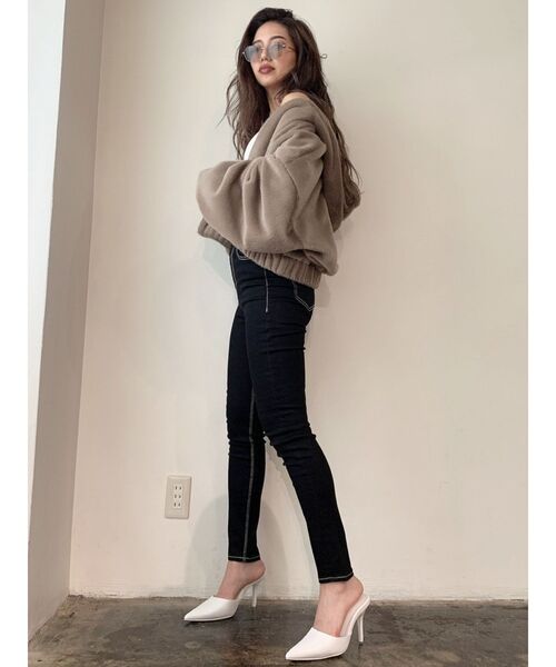 GYDA（ジェイダ）の「GOD LOVES UGLYエコファーショートフーディー（ブルゾン・レディース・ブラック/ベージュ/アイボリー・FREE）」の8枚目の写真