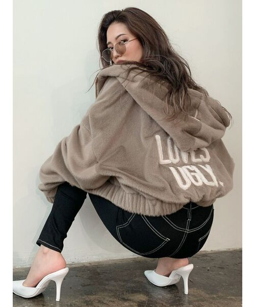 GYDA（ジェイダ）の「GOD LOVES UGLYエコファーショートフーディー（ブルゾン・レディース・ブラック/ベージュ/アイボリー・FREE）」の9枚目の写真