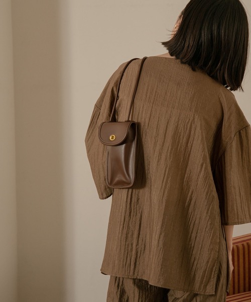 lawgy(ラウジー)の「mini twist shoulder bag(ショルダーバッグ・レディース・ブラウン/キャメル・FREE)」の8枚目の写真