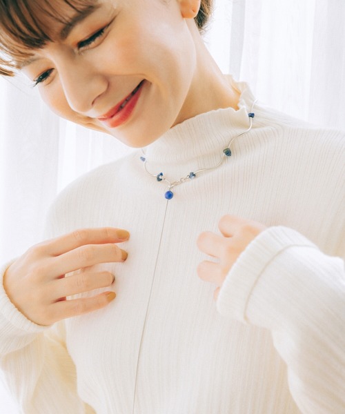 haco!（ハコ）の「【スザンヌさんコラボ】気分やコーデに合わせて付け方を変えて楽しめる ラピスラズリのネックレス by LOVE&PEACE PROJECT（ネックレス・レディース・ブルー・ONE SIZE）」の2枚目の写真