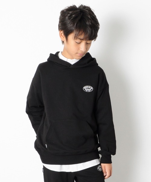 GLAZOS(グラソス)の「裏毛・ドロップショルダー刺繍ワッペンパーカー【セットアップ対応】(パーカー・キッズ・ブラック/エンジ/グレー・130cm/140cm/150cm/160cm/170cm)」の2枚目の写真