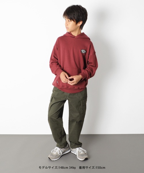 GLAZOS(グラソス)の「裏毛・ドロップショルダー刺繍ワッペンパーカー【セットアップ対応】(パーカー・キッズ・ブラック/エンジ/グレー・130cm/140cm/150cm/160cm/170cm)」の8枚目の写真