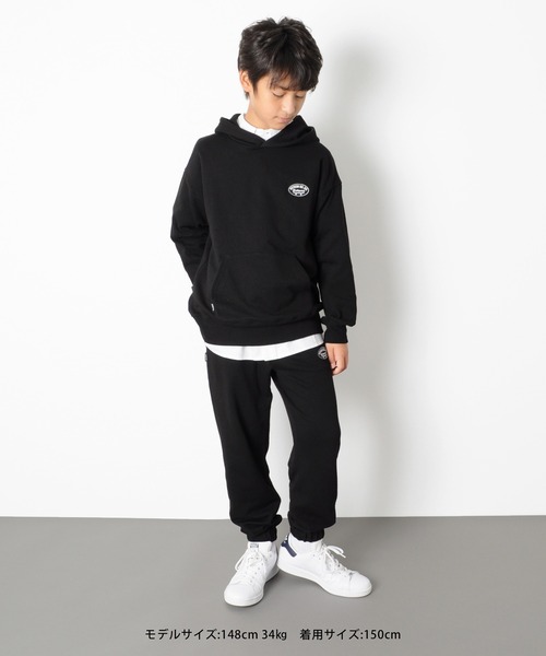 GLAZOS(グラソス)の「裏毛・ドロップショルダー刺繍ワッペンパーカー【セットアップ対応】(パーカー・キッズ・ブラック/エンジ/グレー・130cm/140cm/150cm/160cm/170cm)」の14枚目の写真