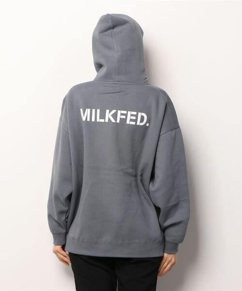 MILKFED.（ミルクフェド）の「BASIC STENCIL SWEAT HOODIE（パーカー・レディース・オフホワイト/ブラック/チャコール/ベージュ/ライトグリーン/ネイビー・M/L）」の20枚目の写真