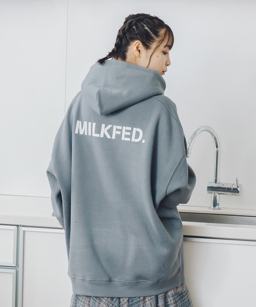 MILKFED.（ミルクフェド）の「BASIC STENCIL SWEAT HOODIE（パーカー・レディース・オフホワイト/ブラック/チャコール/ベージュ/ライトグリーン/ネイビー・M/L）」の3枚目の写真