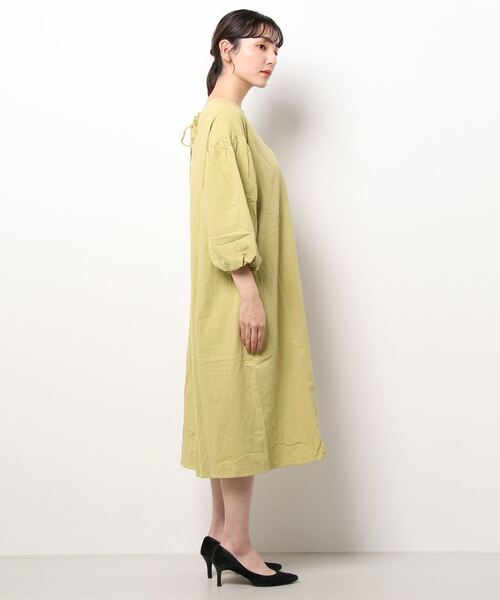 Samansa Mos2 blue（サマンサモスモスブルー）の「袖ボリュームワンピース（ワンピース・レディース・ブラック/イエロー/ライトベージュ・ﾌﾘ-）」の5枚目の写真