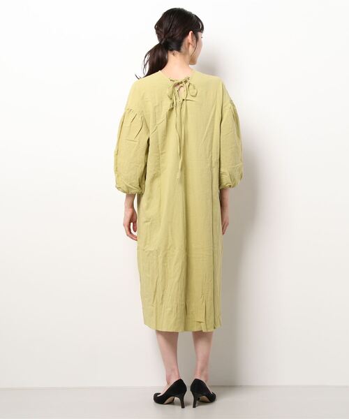 Samansa Mos2 blue（サマンサモスモスブルー）の「袖ボリュームワンピース（ワンピース・レディース・ブラック/イエロー/ライトベージュ・ﾌﾘ-）」の4枚目の写真