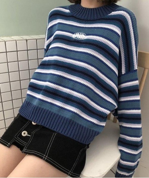 SONA（ソナ）の「SONYUNARA 英文刺繍ボーダールーズフィットニット（ニット/セーター・レディース・ブルー・FREE）」の4枚目の写真