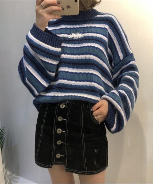 SONA（ソナ）の「SONYUNARA 英文刺繍ボーダールーズフィットニット（ニット/セーター・レディース・ブルー・FREE）」の2枚目の写真