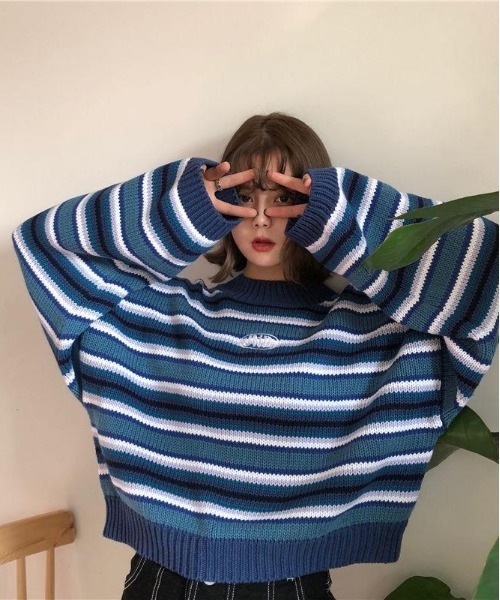 SONA（ソナ）の「SONYUNARA 英文刺繍ボーダールーズフィットニット（ニット/セーター・レディース・ブルー・FREE）」の8枚目の写真