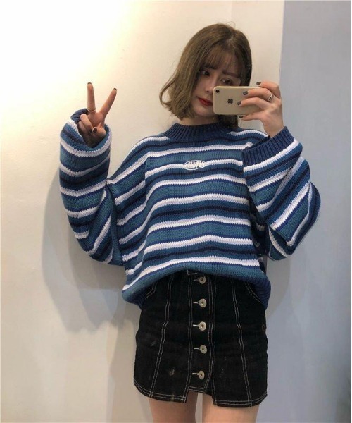 SONA（ソナ）の「SONYUNARA 英文刺繍ボーダールーズフィットニット（ニット/セーター・レディース・ブルー・FREE）」の5枚目の写真