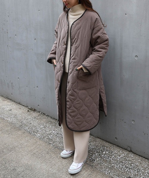 andme（アンドミー）の「合皮パイピングピーチ起毛キルティングロングコート（ノーカラーコート・レディース・モカ/アイボリー/ベージュ・M）」の13枚目の写真
