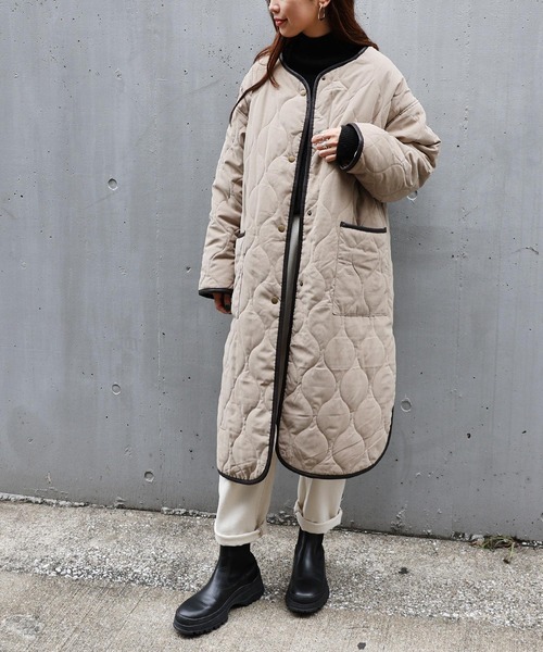andme（アンドミー）の「合皮パイピングピーチ起毛キルティングロングコート（ノーカラーコート・レディース・モカ/アイボリー/ベージュ・M）」の22枚目の写真