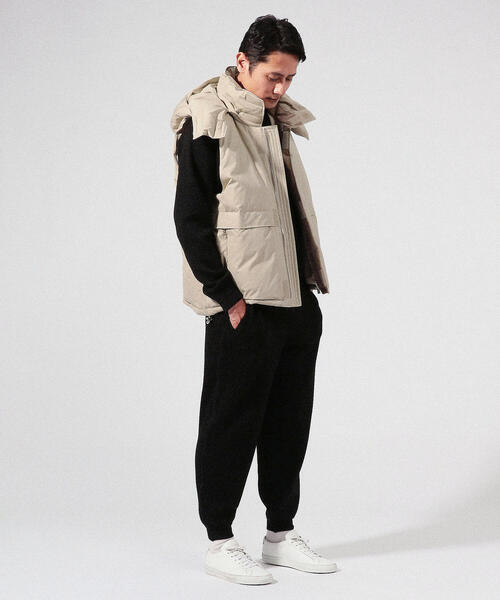 TOMORROWLAND (トゥモローランド)の「コットンピーチ ダウンベスト(ダウンベスト・メンズ・ホワイト/ベージュ・46)」の5枚目の写真
