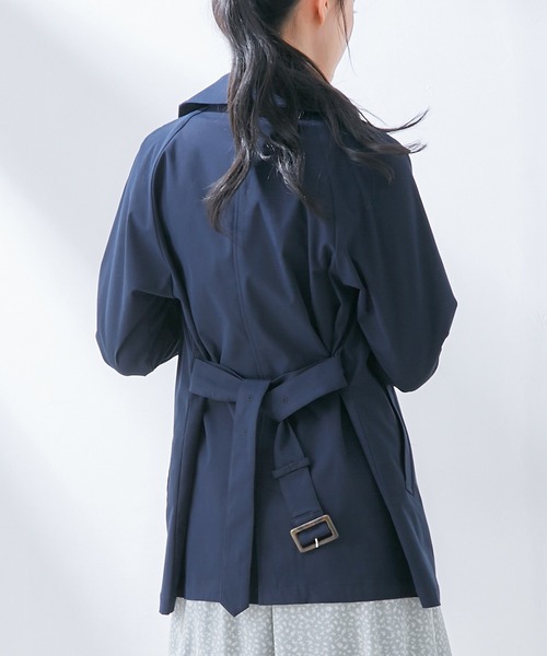 Honeys(ハニーズ)の「撥水加工ハーフ丈トレンチ(トレンチコート・レディース・ベージュ/ネイビー/ピンク/グレイッシュベージュ・S/M/L)」の8枚目の写真