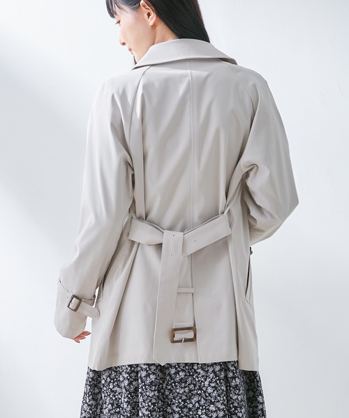 Honeys(ハニーズ)の「撥水加工ハーフ丈トレンチ(トレンチコート・レディース・ベージュ/ネイビー/ピンク/グレイッシュベージュ・S/M/L)」の20枚目の写真