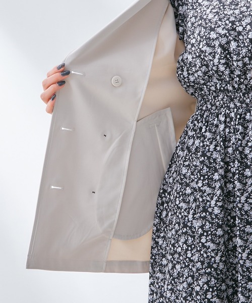 Honeys(ハニーズ)の「撥水加工ハーフ丈トレンチ(トレンチコート・レディース・ベージュ/ネイビー/ピンク/グレイッシュベージュ・S/M/L)」の21枚目の写真