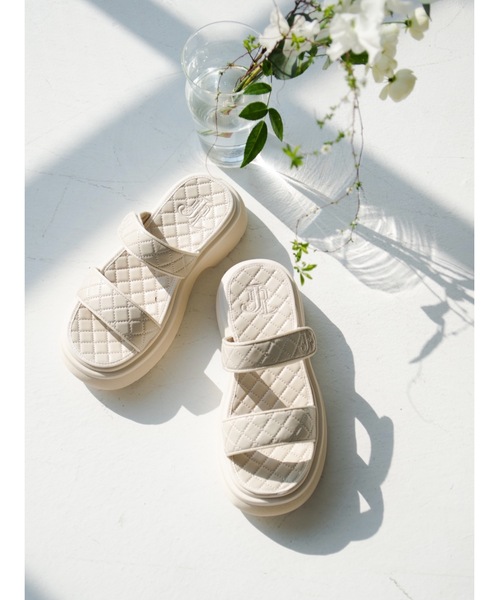 JUMELLE(ジュメロ)の「刺繍キルトサンダル(サンダル・レディース・アイボリー・SMALL/MEDIUM)」の11枚目の写真