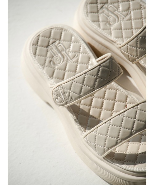 JUMELLE(ジュメロ)の「刺繍キルトサンダル(サンダル・レディース・アイボリー・SMALL/MEDIUM)」の12枚目の写真