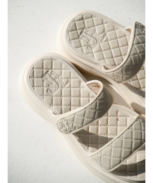 JUMELLE(ジュメロ)の「刺繍キルトサンダル(サンダル・レディース・アイボリー・SMALL/MEDIUM)」の13枚目の写真