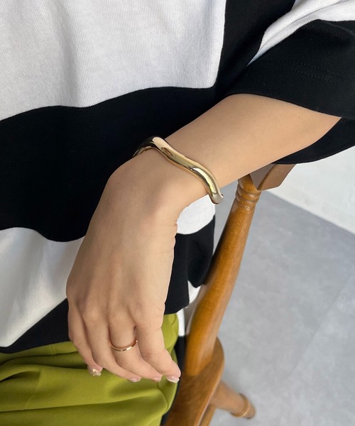 GOLDY（ゴールディ）の「【GOLDY/ゴールディ】カービーバングル（バングル/リストバンド・レディース・シルバー/ゴールド・FREE）」の4枚目の写真