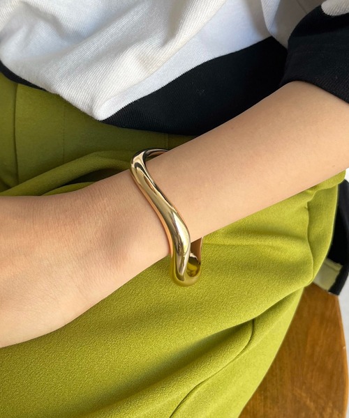 GOLDY（ゴールディ）の「【GOLDY/ゴールディ】カービーバングル（バングル/リストバンド・レディース・シルバー/ゴールド・FREE）」の5枚目の写真