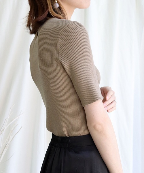 HER CLOSET(ハークローゼット)の「【cheriella】イージーケアCOOLタッチ袖ボタンVネックリブニット(ニット/セーター・レディース・ライトグリーン/アイボリー/グレイッシュベージュ/ブラック/ブルー・M)」の21枚目の写真