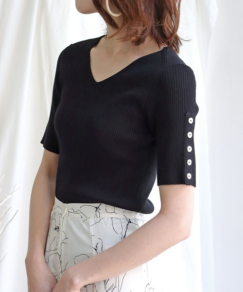 HER CLOSET(ハークローゼット)の「【cheriella】イージーケアCOOLタッチ袖ボタンVネックリブニット(ニット/セーター・レディース・ライトグリーン/アイボリー/グレイッシュベージュ/ブラック/ブルー・M)」の11枚目の写真