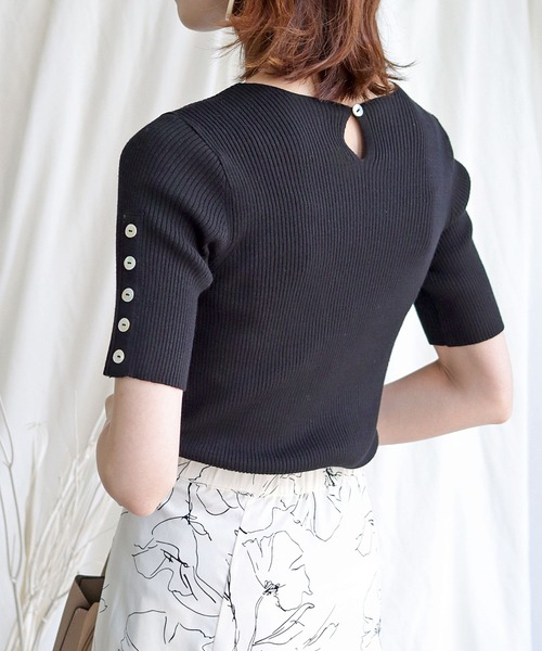 HER CLOSET(ハークローゼット)の「【cheriella】イージーケアCOOLタッチ袖ボタンVネックリブニット(ニット/セーター・レディース・ライトグリーン/アイボリー/グレイッシュベージュ/ブラック/ブルー・M)」の14枚目の写真