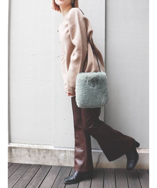 MURUA(ムルーア)の「フェイクファーショルダーバッグ(ショルダーバッグ・レディース・ブラウン/カーキ・FREE)」の18枚目の写真