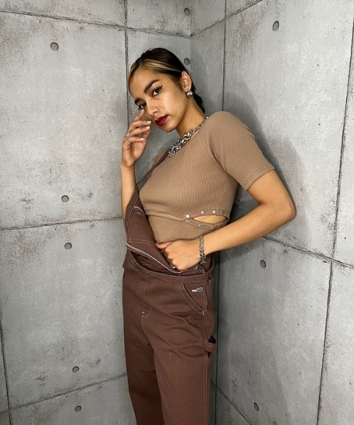 ROGER AND RAW（ロジャーアンドロウ）の「COLOR TWILL OVER ALL（サロペット/オーバーオール・レディース・ブラウン/ピンク/グリーン/アイボリー・MEDIUM）」の9枚目の写真