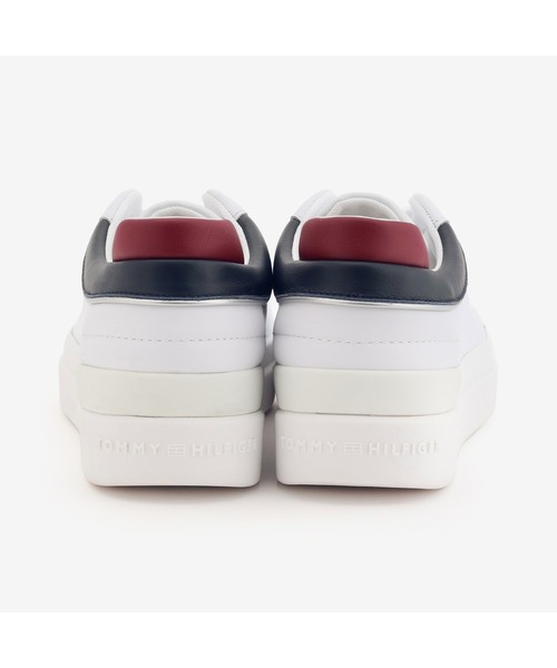 TOMMY HILFIGER（トミーヒルフィガー）の「フェミニンレザースニーカー（スニーカー・レディース・ホワイト・23cm/23.5cm/24cm）」の2枚目の写真