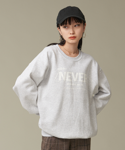 NOMINE（ノミネ）の「裏起毛ロゴスウェット（スウェット・レディース・ホワイト/ライトグレー/ブラック/ダークグリーン/レッド/ピンク・フリー）」の3枚目の写真