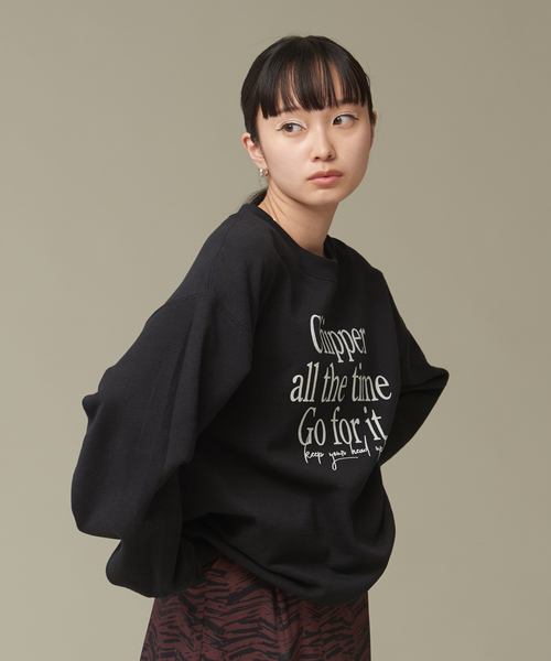 NOMINE（ノミネ）の「裏起毛ロゴスウェット（スウェット・レディース・ホワイト/ライトグレー/ブラック/ダークグリーン/レッド/ピンク・フリー）」の2枚目の写真