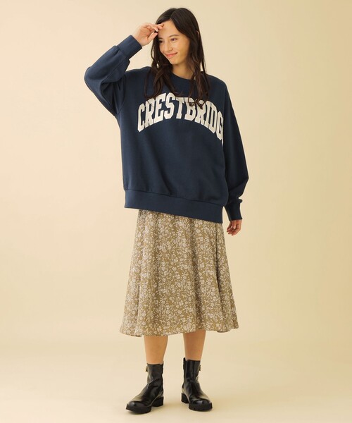 CB CRESTBRIDGE(シービークレストブリッジ)の「カレッジロゴ裏毛プルオーバー(Tシャツ/カットソー・レディース・ダークパープル/ワイン/ダークネイビー・M)」の4枚目の写真
