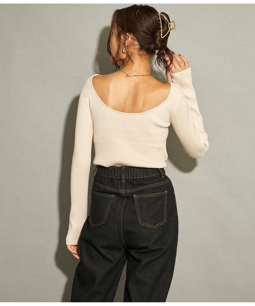 ANAP（アナップ）の「バックオープンサムホールリブニットトップス（ニット/セーター・レディース・ブラック/アイボリー/ブラウン/オレンジ/ダークブラウン/オフホワイト・FREE）」の3枚目の写真