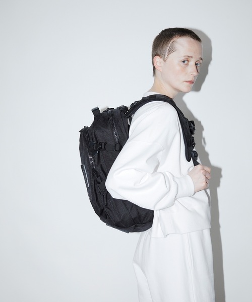 F/CE. (エフシーイー)の「F/CE. 950 TRAVEL BACKPACK S / エフシーイー 950トラベルバックパックS(バックパック/リュック・メンズ・ブラック/ブラウン系その他/オリーブ/グレー・FREE)」の2枚目の写真