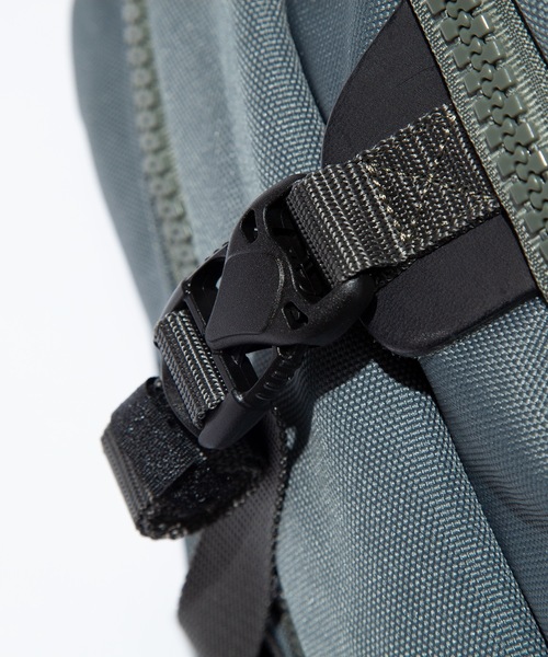 F/CE. (エフシーイー)の「F/CE. 950 TRAVEL BACKPACK S / エフシーイー 950トラベルバックパックS(バックパック/リュック・メンズ・ブラック/ブラウン系その他/オリーブ/グレー・FREE)」の18枚目の写真